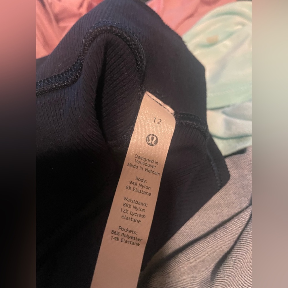 Lululemon ribbed jogger pants size 12 in navy blue